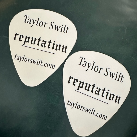 Official Taylor Swift Christmas tree farm ornament. New. In original box. - Picture 3 of 6